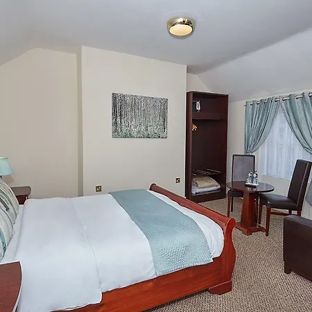 Uppercross House 3*