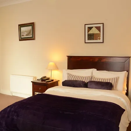 Отель Uppercross House 3*