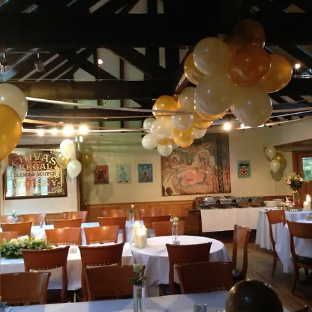 Uppercross House Hotel