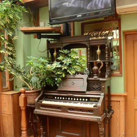 Отель Uppercross House