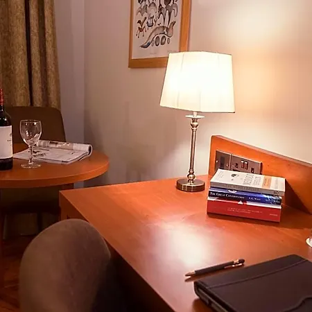 Отель Uppercross House 3*