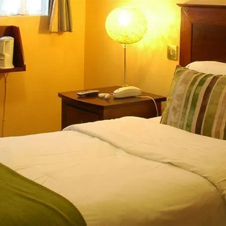 Uppercross House Отель