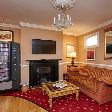 Uppercross House 3*