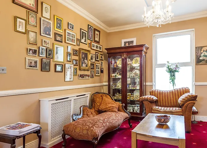 Uppercross House Otel 3*