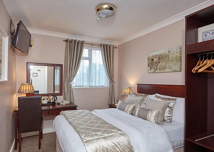 Uppercross House Hotel 3*