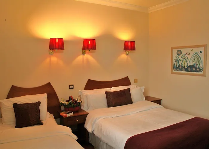 Uppercross House 3*