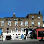 Uppercross House 3*