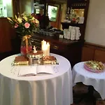 Uppercross House 3*