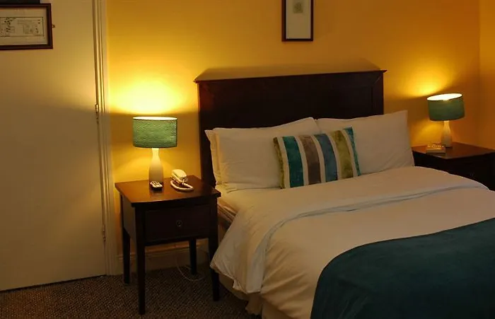 Uppercross House Szálloda 3*